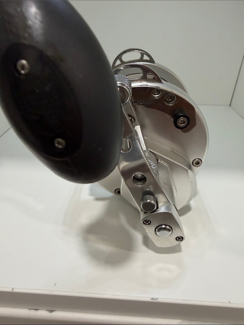 Avet HX5/2 Speed Sliver Offshore Fishing Reel - Picture 3 of 4